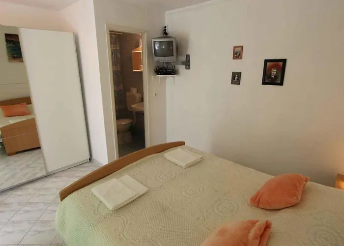 Apartament 1 *